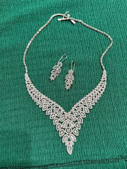 طلا|جواهرات|قرچک, قشلاق جیتو|دیوار