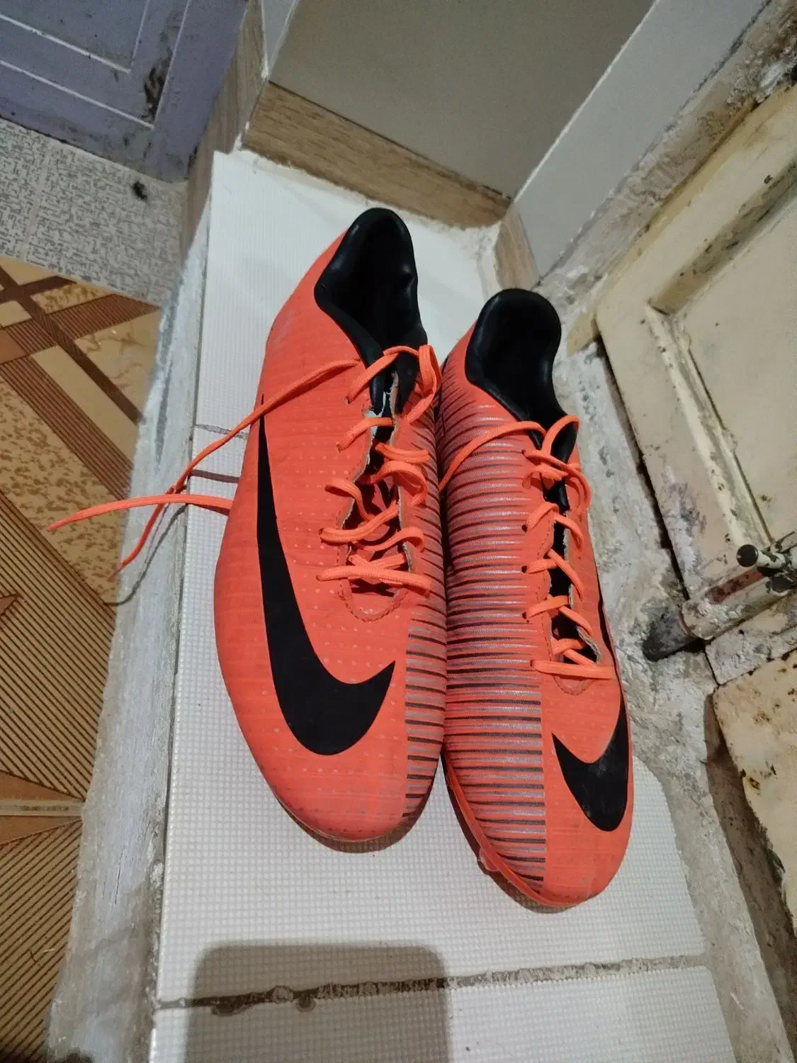 کفش چمن|تجهیزات ورزشی|تربت جام, میان جام|دیوار