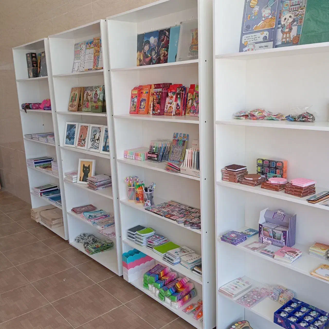 قفسه فروشگاهی چوبی|کتابخانه، شلف، قفسههای دیواری|خنجین, |دیوار