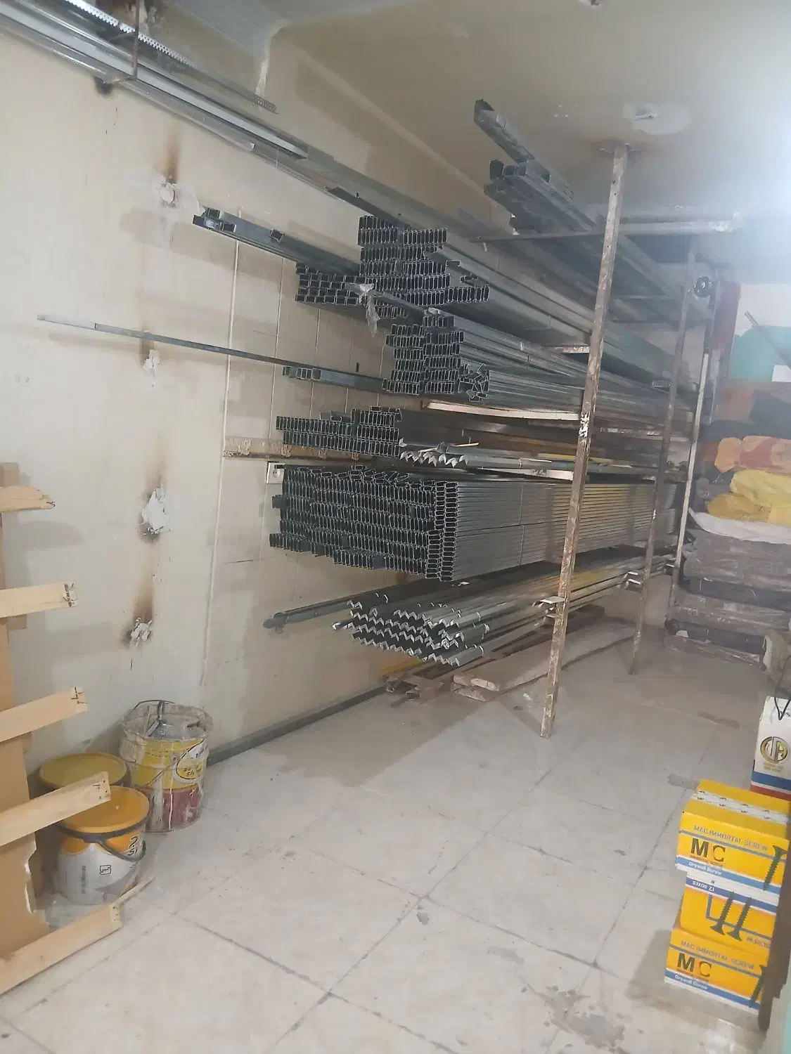 فروشنده در انبار کناف|استخدام معماری، عمران و ساختمانی|تهران, جوادیه تهرانپارس|دیوار