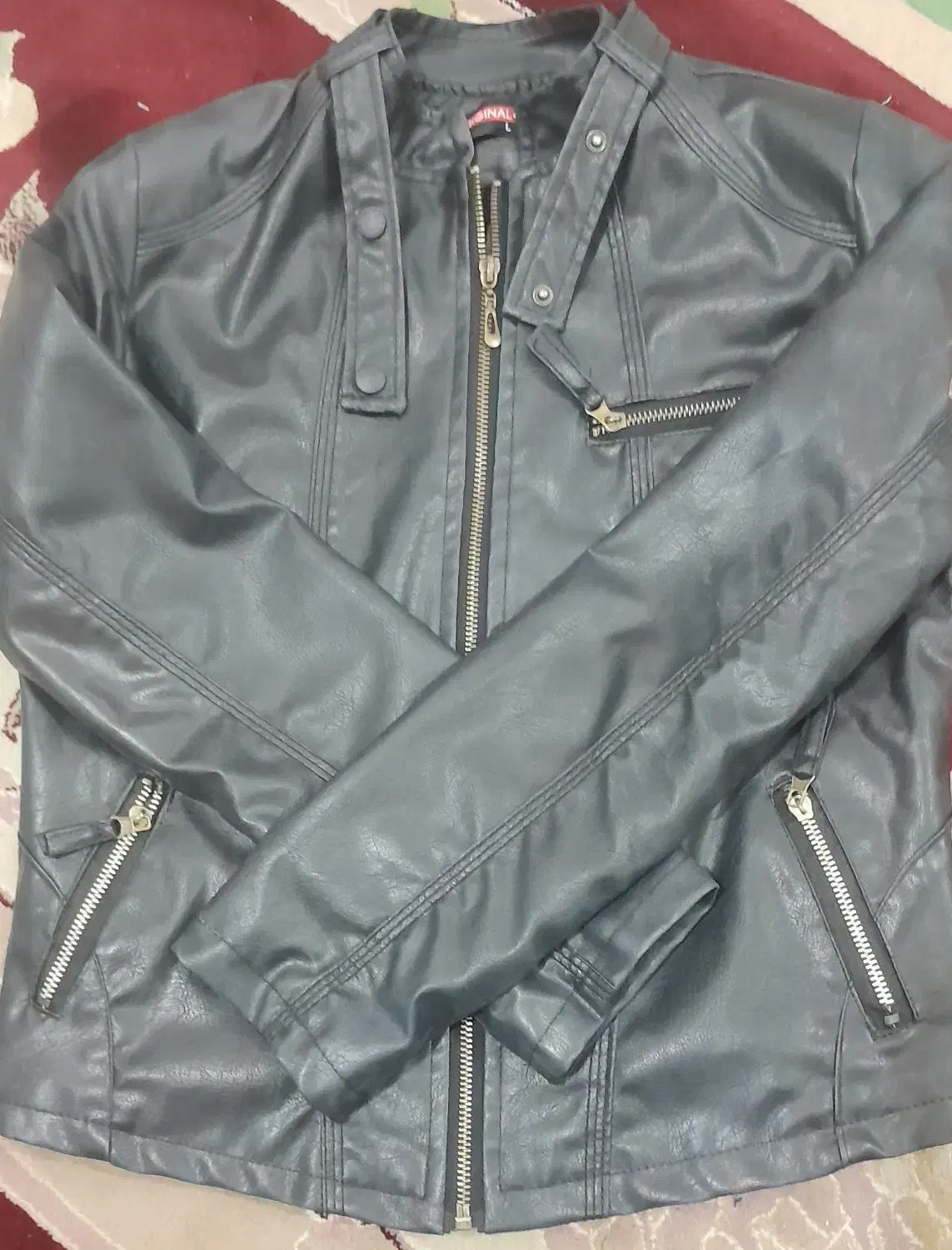 کت چرم|لباس|ایلام, |دیوار