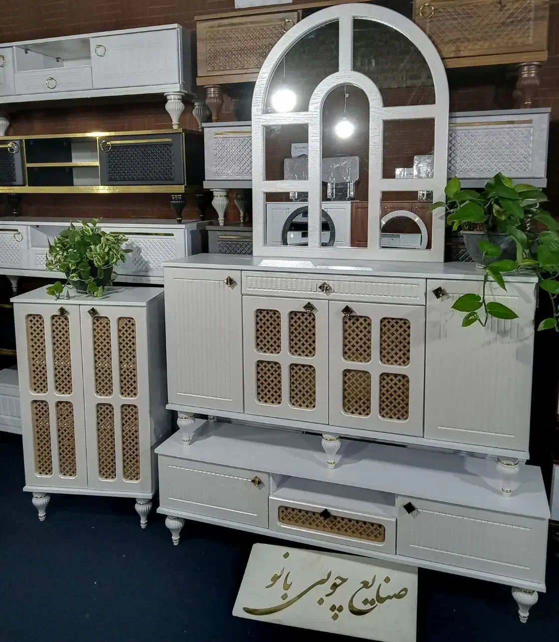 مدل مشبک کنسول با آینه جاکفشی میزتلویزیون مشبک|بوفه، ویترین، کنسول|قم, قلعه کامکار|دیوار