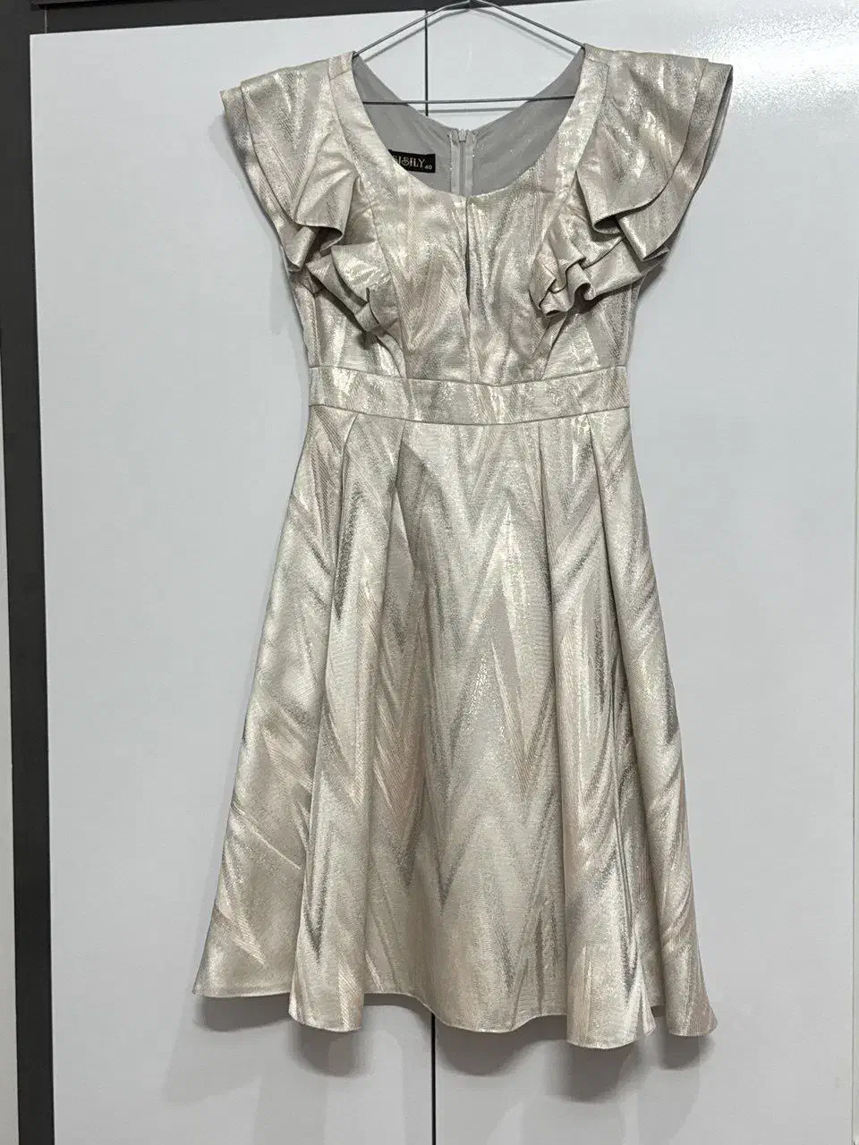 پیراهن کوتاه|لباس|مشهد, خواجه ربیع|دیوار