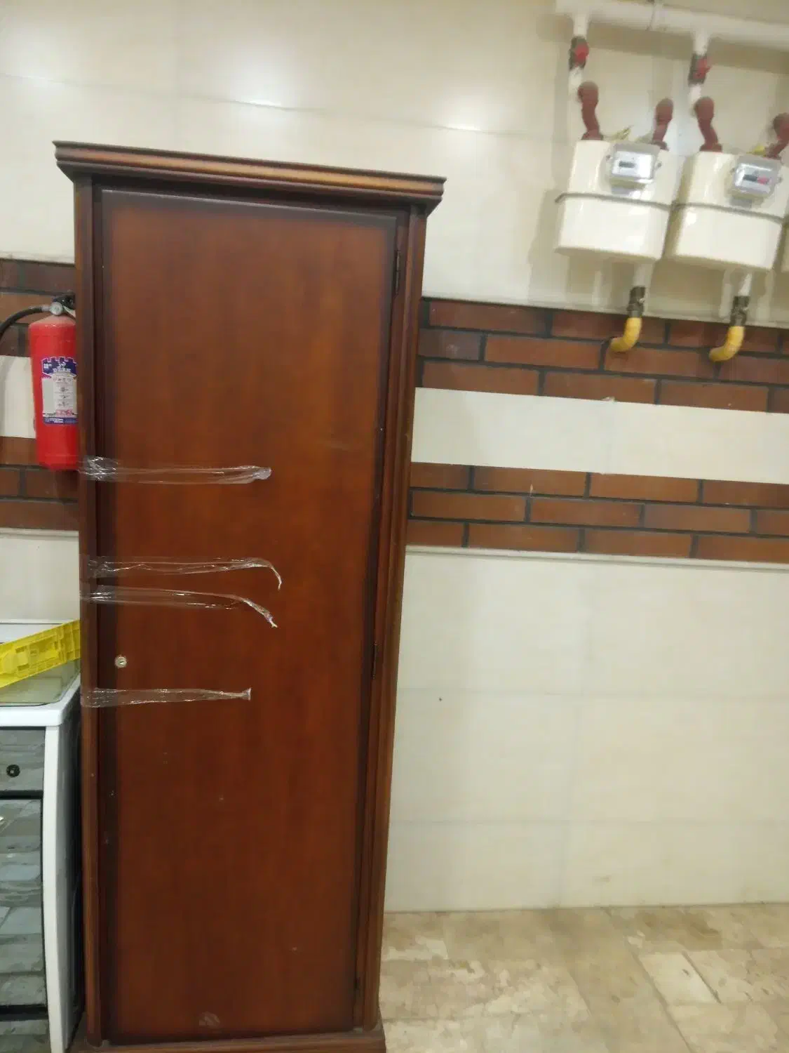 یک کمد لباس تک سالمه بزرگ هست|جاکفشی، کمد، دراور|قم, پردیسان|دیوار