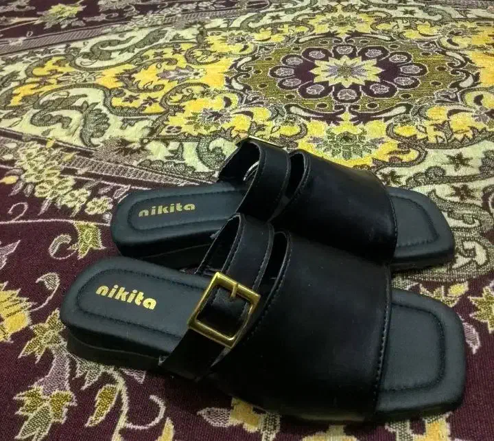 تلویزیون سالم با میز با صندل (دمپایی) نو و مبل|تلویزیون و پروژکتور|خوی, |دیوار