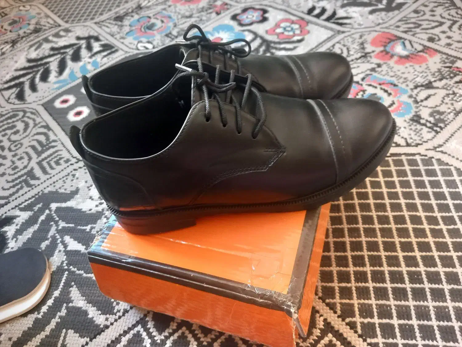 کفش|کیف، کفش، کمربند|اصفهان, شاهد|دیوار