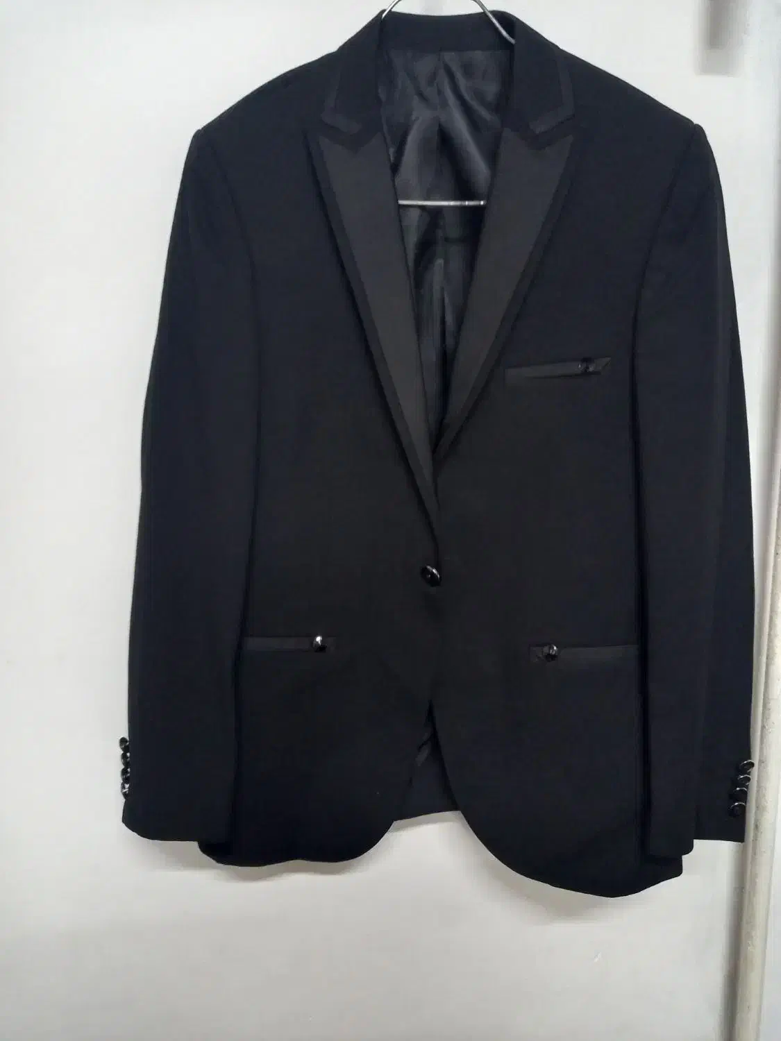 کت ،پیراهن ،جلیقه|لباس|خمام, |دیوار