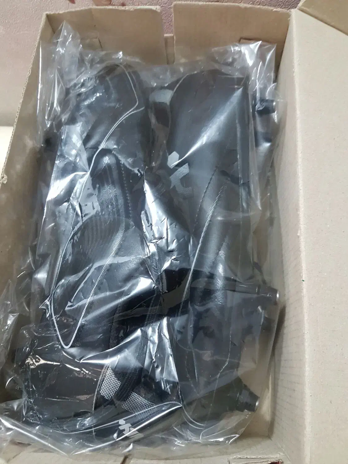 کفش فوتبال|تجهیزات ورزشی|بهبهان, |دیوار