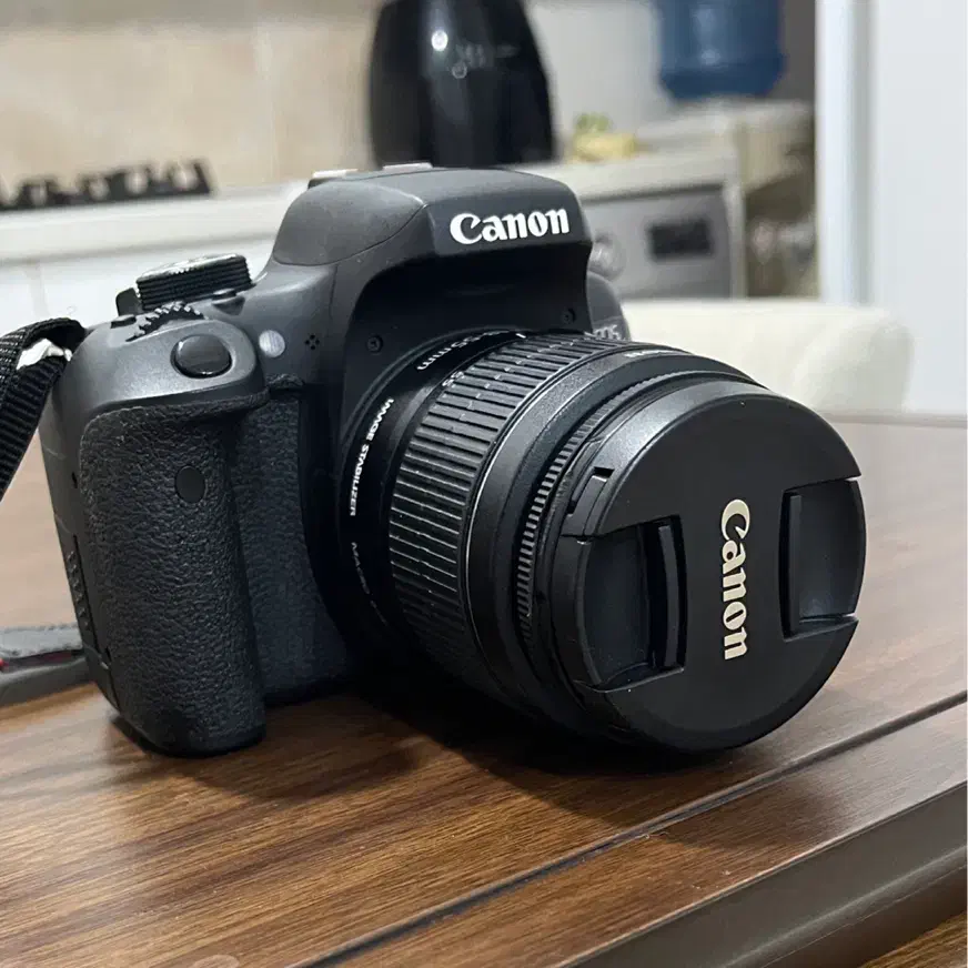 دوربین Canon 750d با لنز 18-55 با تجهیزات|دوربین عکاسی و فیلم‌برداری|بندرعباس, |دیوار