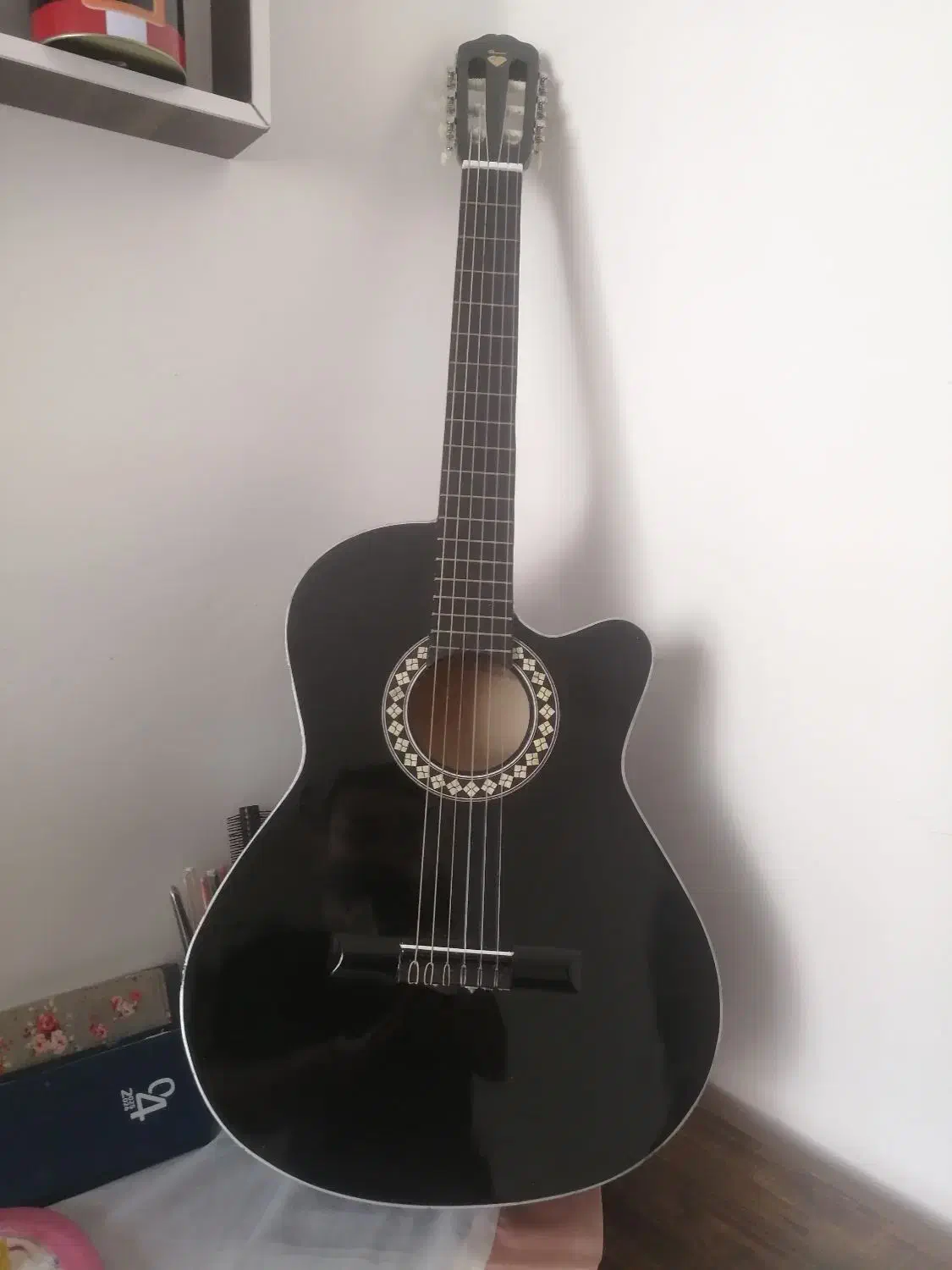 گیتار دیاموند کاملا نو|گیتار، بیس، امپلیفایر|ارومیه, |دیوار