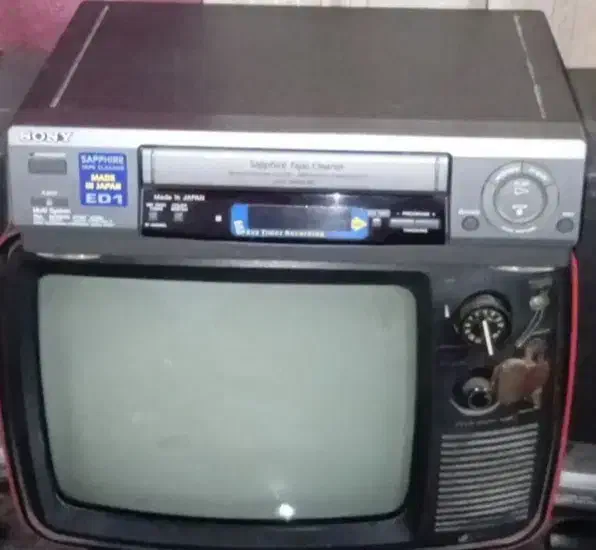 تلویزیون سیاه سفید(وسایل دیجیتال قدیمی)|صوتی و تصویری|بروجرد, |دیوار