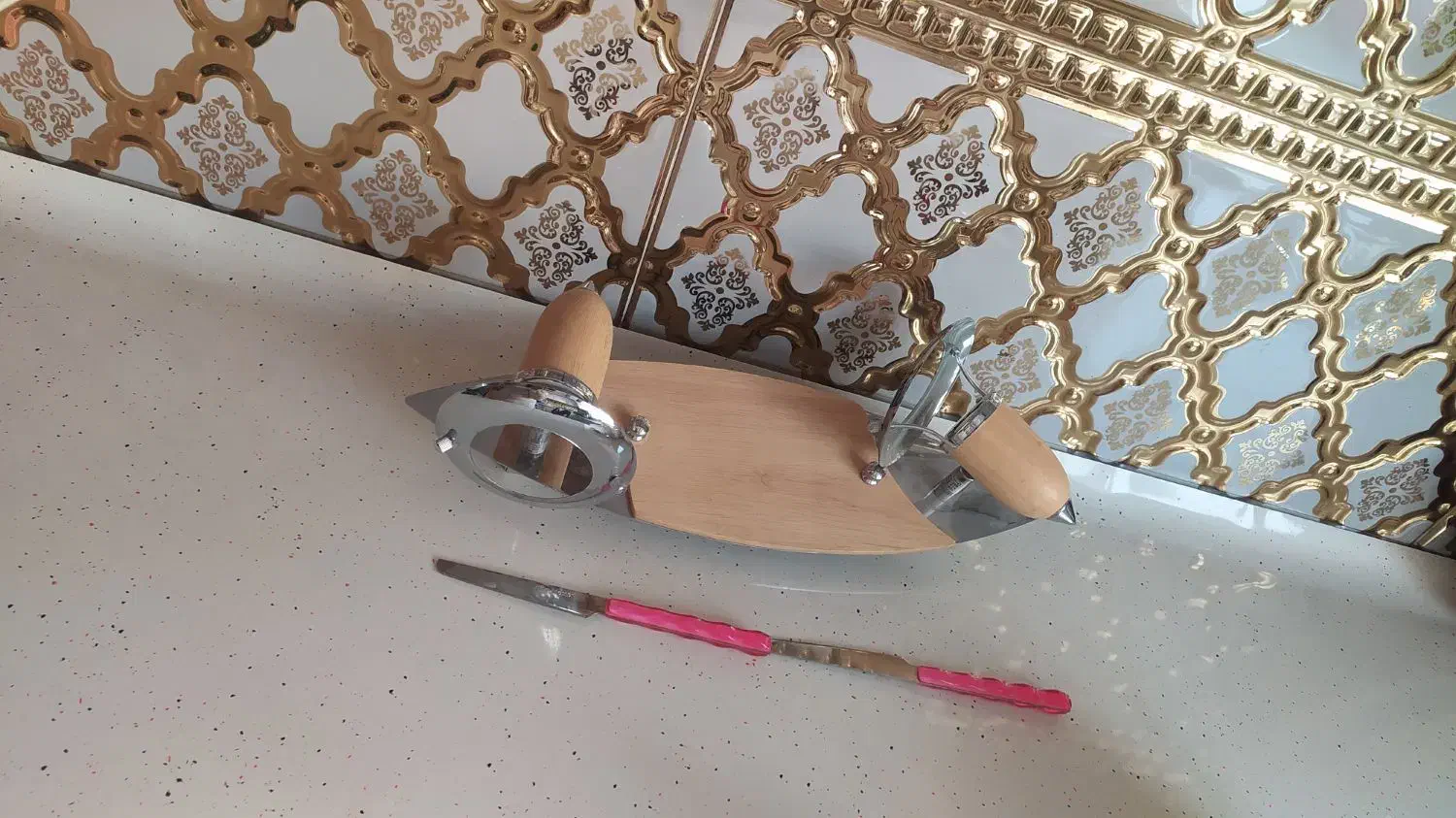 چراغ دیواری کاملا سالم وشیک.|لامپ و چراغ|قرچک, مهدیه|دیوار