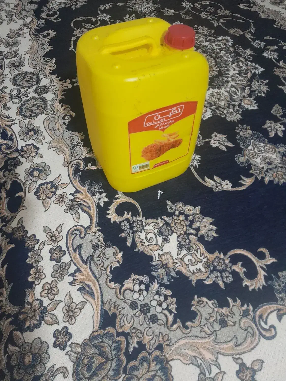 چندعددگالن جای روغن|ظروف نگهدارنده، پلاستیکی، یک‌بارمصرف|سنندج, |دیوار