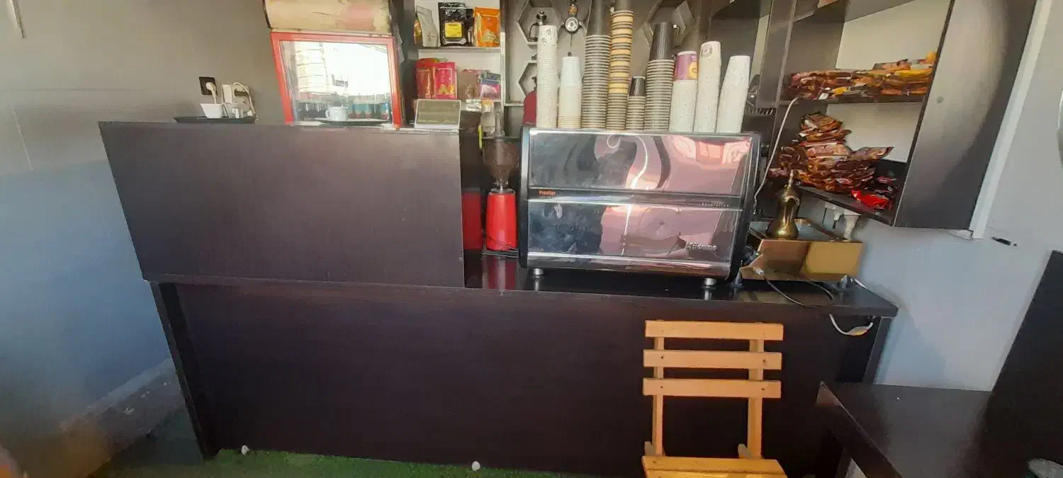 دکور ساده و شیک ب همراه میز و صندلی ،قیمت توافقی|کافیشاپ و رستوران|اهواز, منبع اب|دیوار