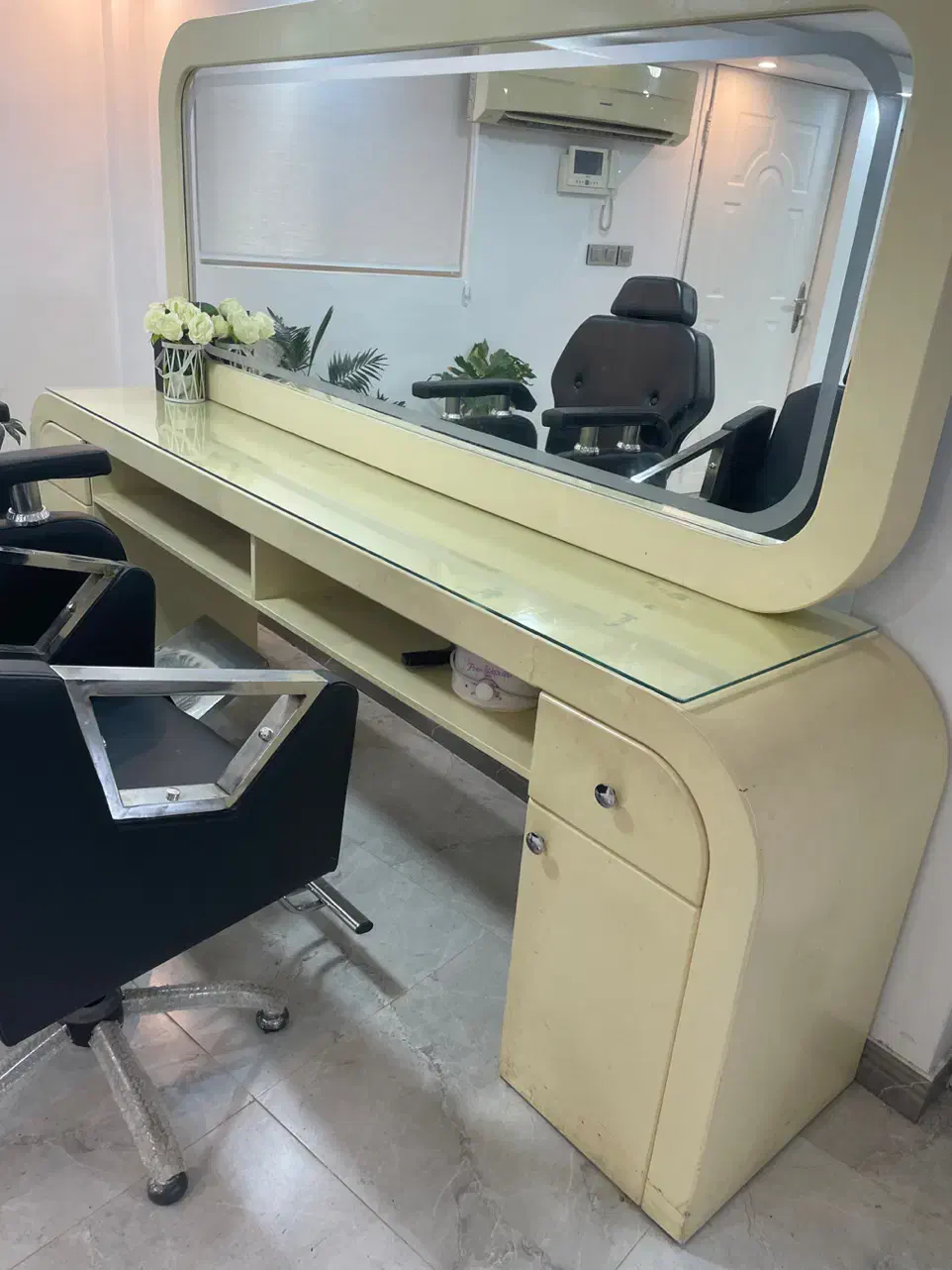 آینه و کمد آرایشگاهی قیمت توافقی|آرایشگاه و سالن‌های زیبایی|لنگرود, |دیوار