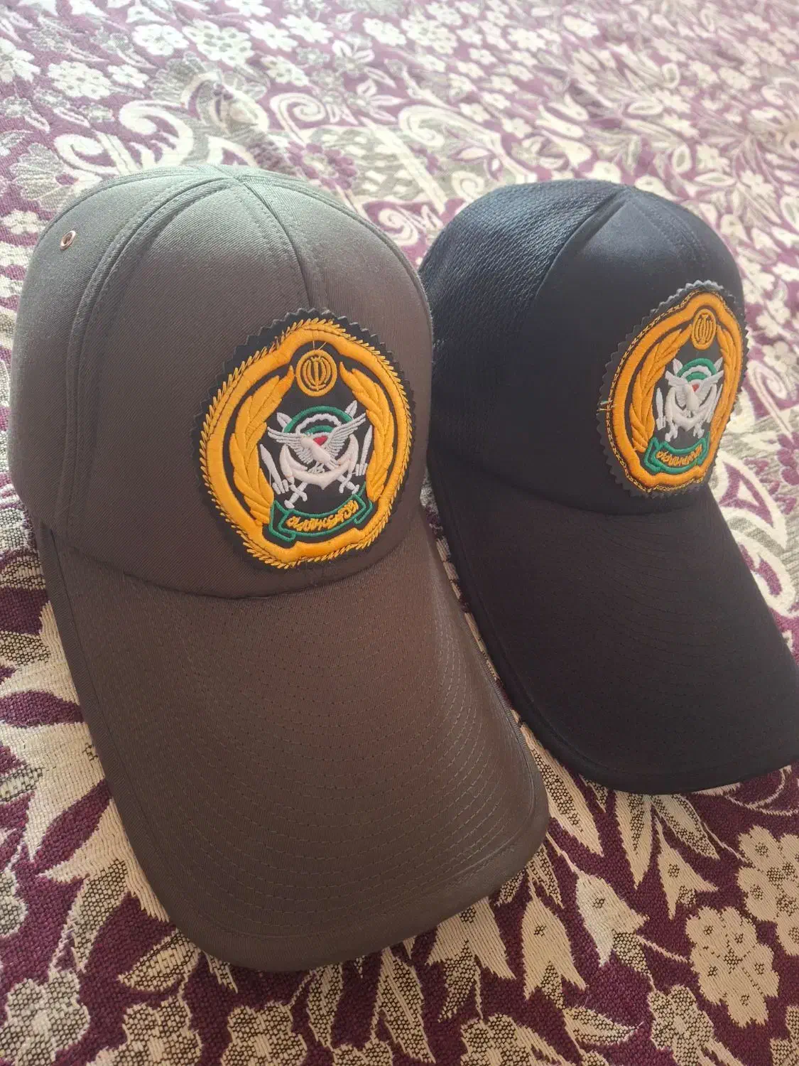 کلاه نظامی|لباس|خوی, |دیوار