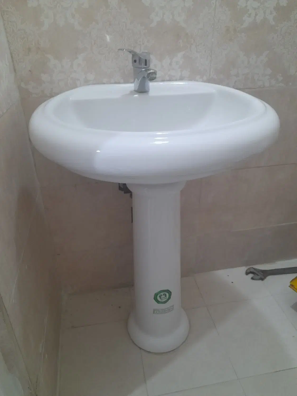 روشویی پارس سرام روی ساختمان نوساز بوده عوض کردم|لوازم سرویس بهداشتی|پاکدشت, پاکدشت (مامازند)|دیوار