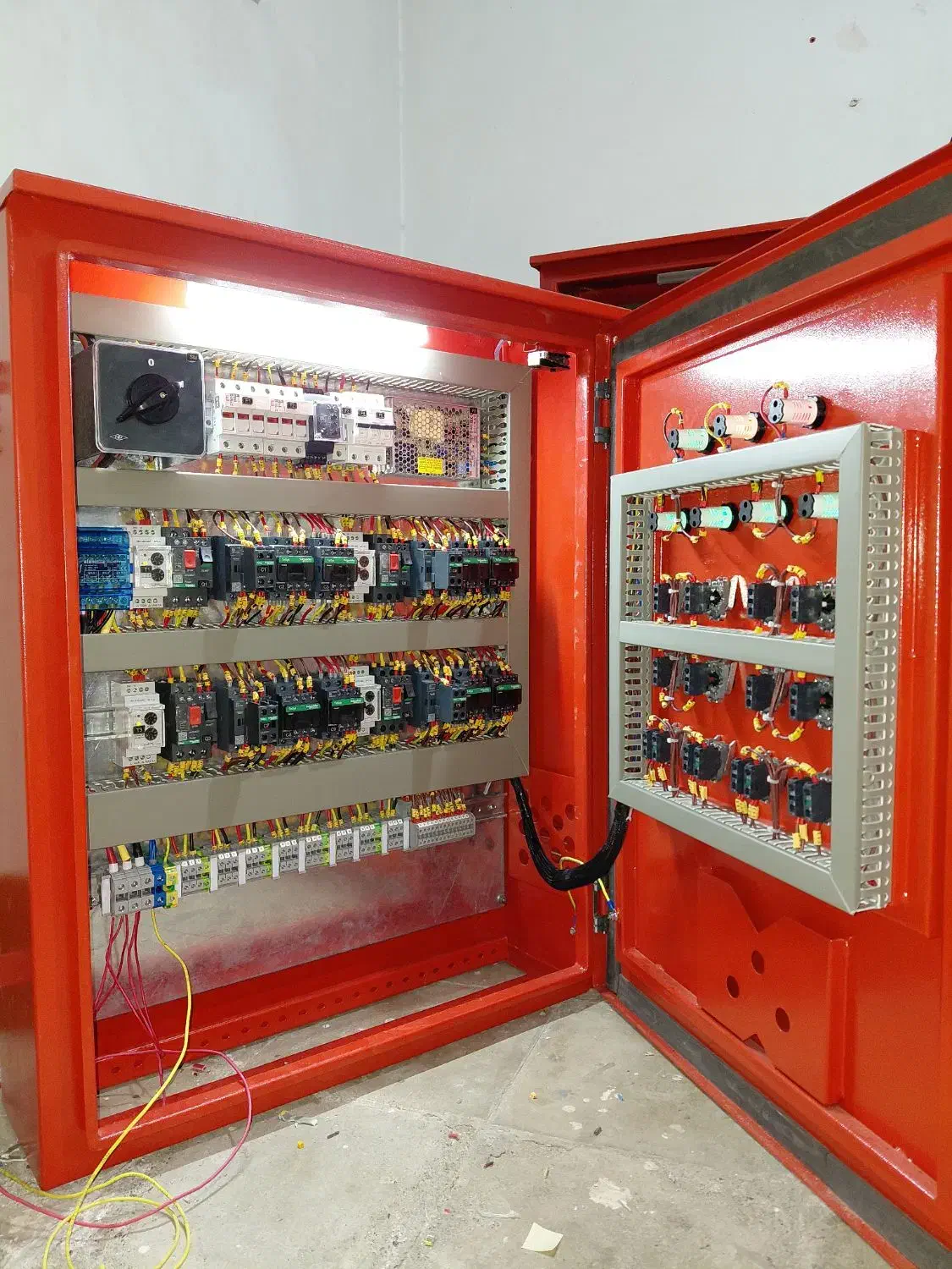 نیازمند شاگرد برقکار|استخدام صنعتی، فنی، مهندسی|مشهد, جانباز|دیوار