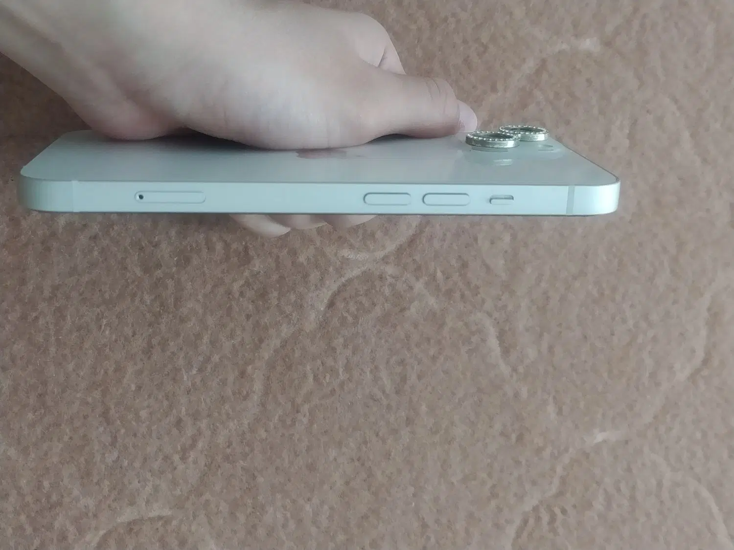 iPhone 13 normal|موبایل|رباط‌کریم, رباط‌کریم|دیوار