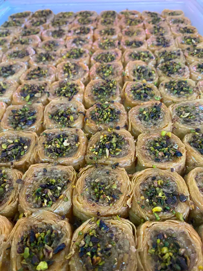 فروشنده بخش نان و شیرینی|استخدام خدمات فروشگاه و رستوران|رشت, استادسرا|دیوار