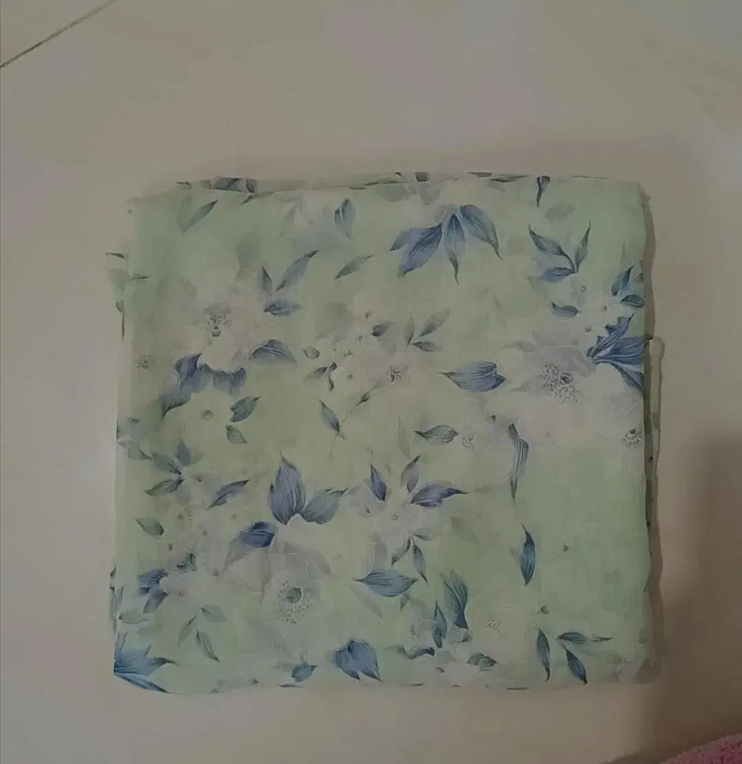 پارچه چادری|لباس|مشهد, میان ولایت|دیوار