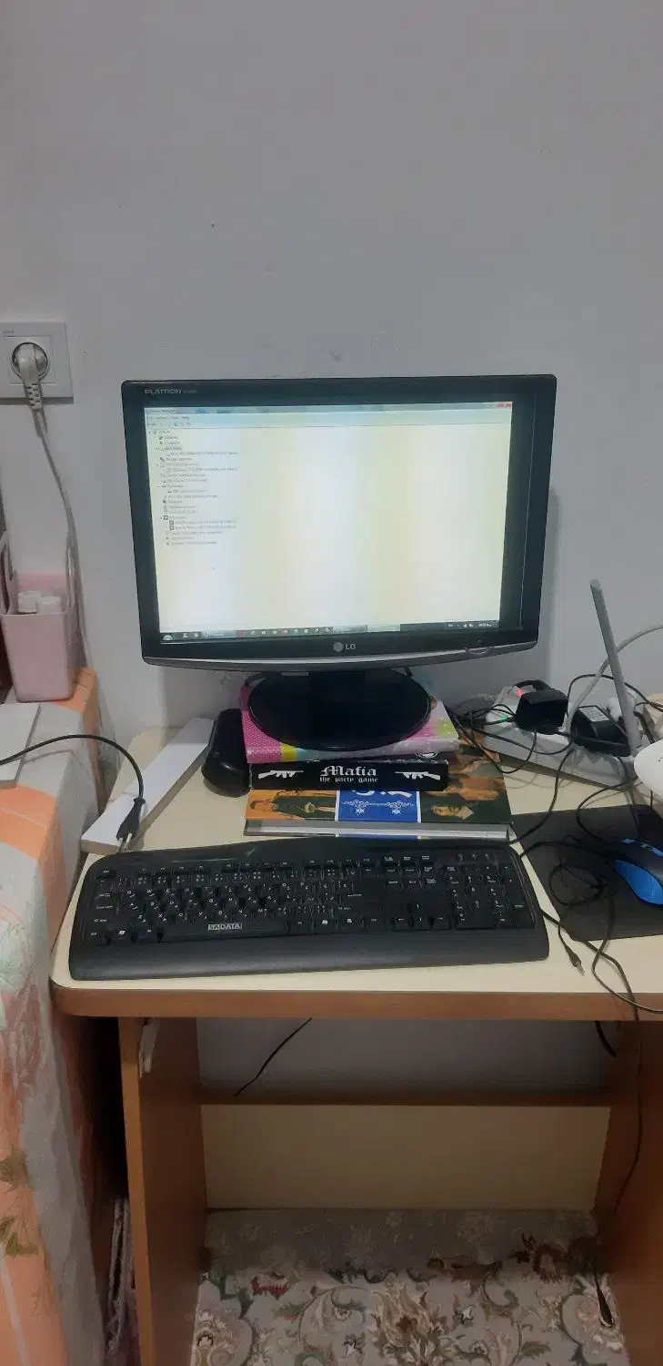 کامپیوتر رومیزی و میز|رایانه رومیزی|ایلام, |دیوار