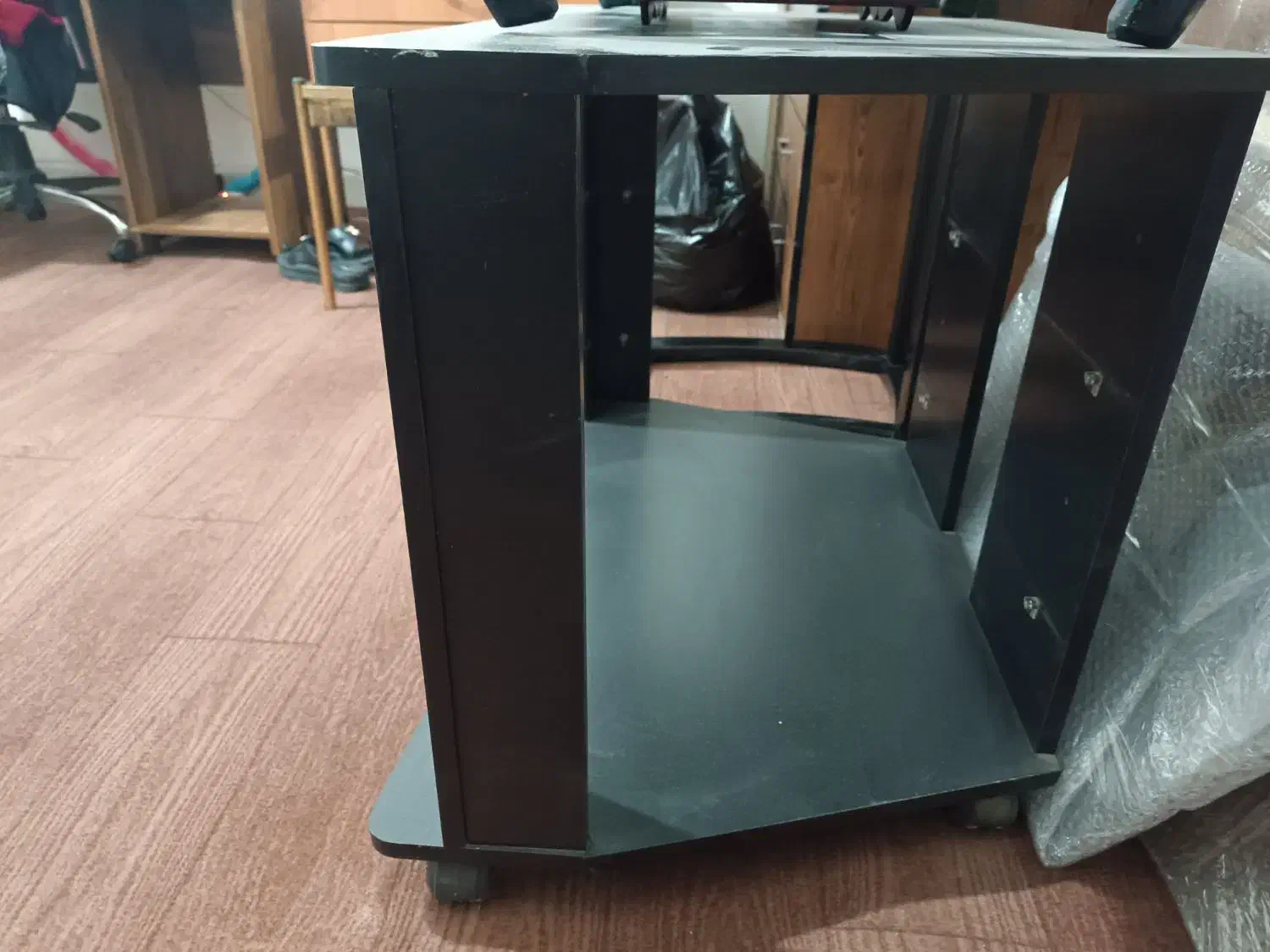 تلویزیون نیم ال سی دی به همراه میز|تلویزیون و پروژکتور|کرمان, |دیوار