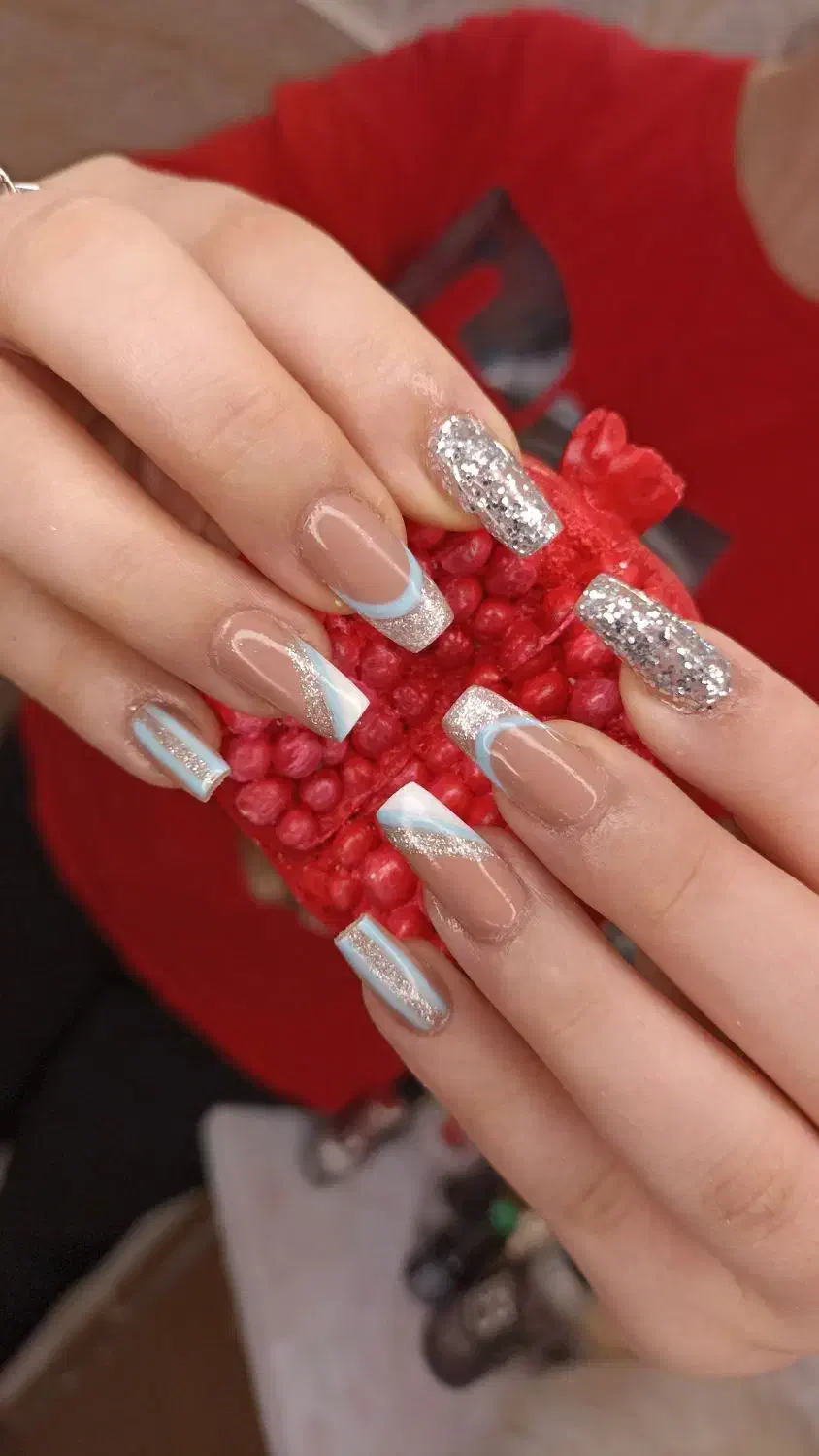 کاشت ناخن|خدمات آرایشگری و زیبایی|رشت, یخسازی|دیوار