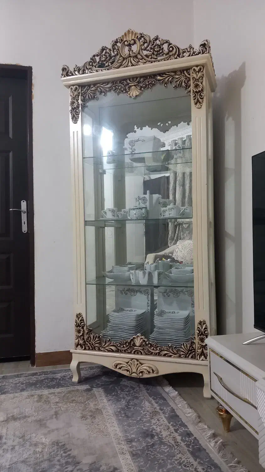 بوفه زیبا و کاملا سالم|بوفه، ویترین، کنسول|رشت, انصاری|دیوار