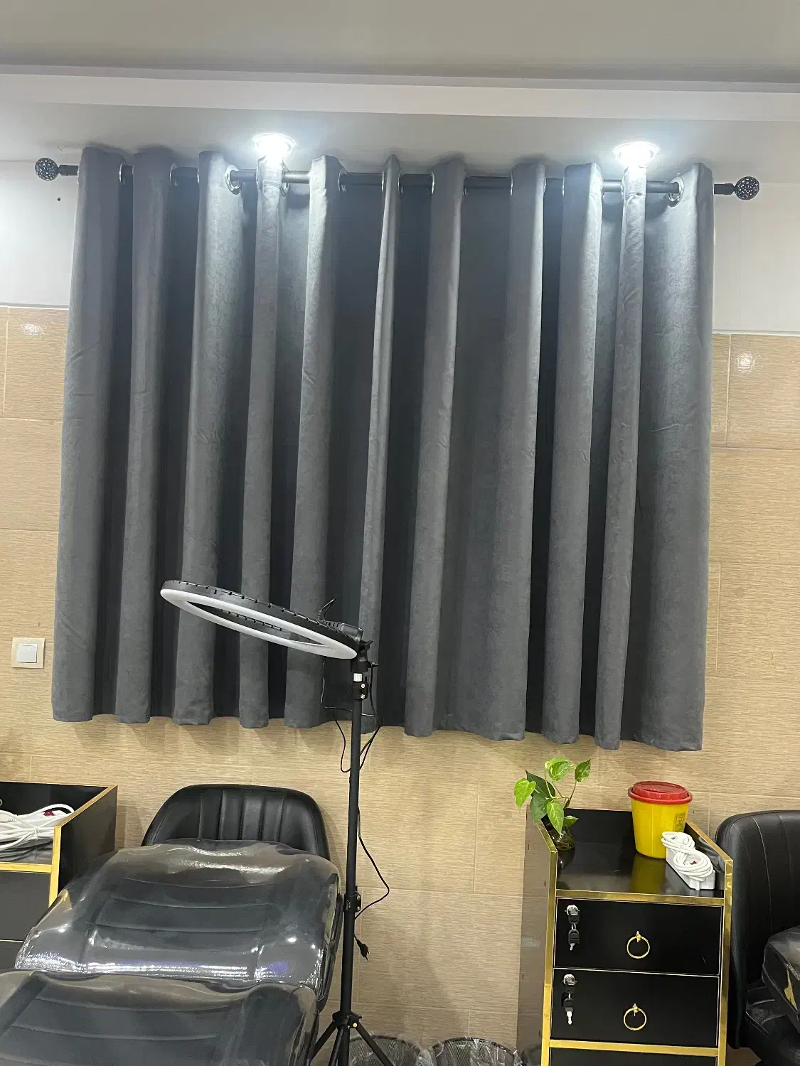 اجاره اتاق به میکاپ آرتیست و شنیون کار حرفه ای|آرایشگاه و سالن‌های زیبایی|شیراز, تندگویان|دیوار