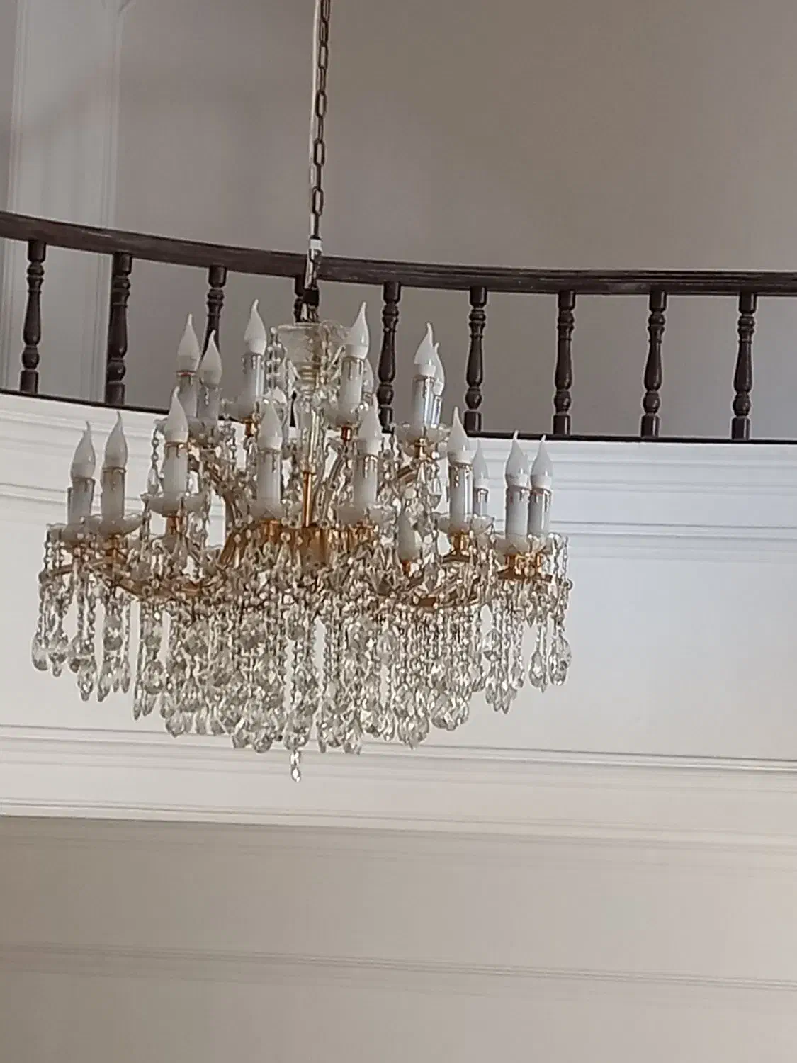 لوستر خیلی بزرگ|لوستر و چراغ آویز|ارومیه, |دیوار