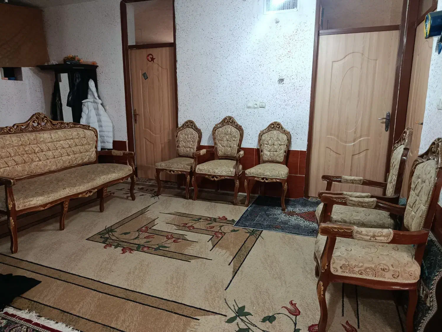 مبل سلطنتی|مبلمان خانگی و میز عسلی|همایجان, |دیوار