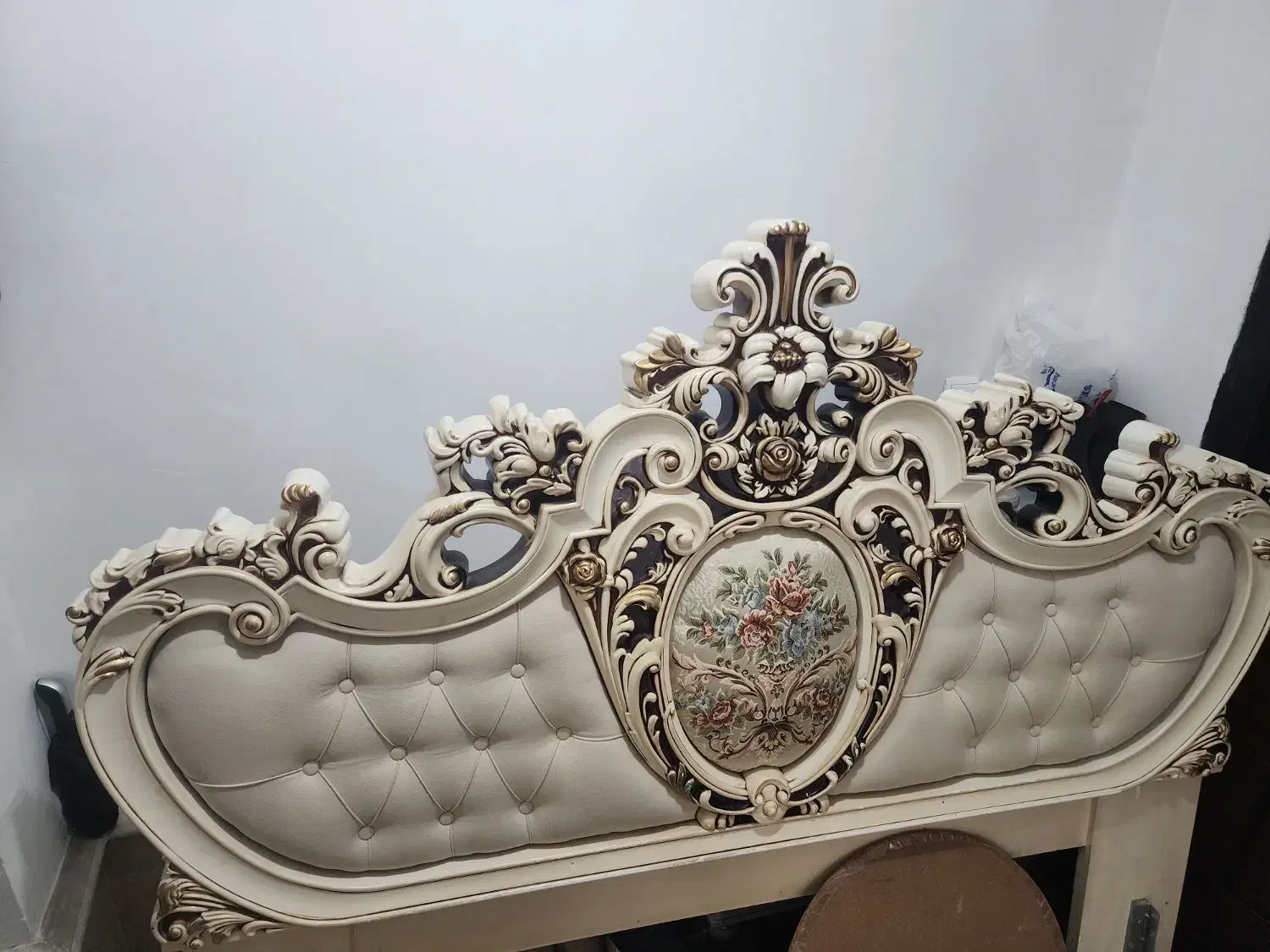 تخت خواب|تخت و سرویس خواب|رشت, رودباری|دیوار