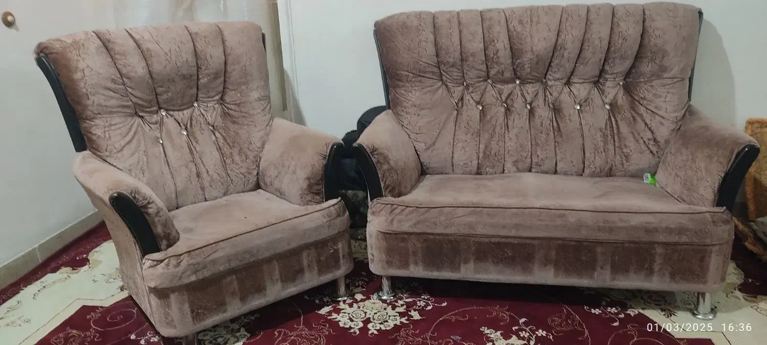 مبل هفت نفره تمیز و سالم همراه با گل میز|مبلمان خانگی و میز عسلی|ریز, |دیوار