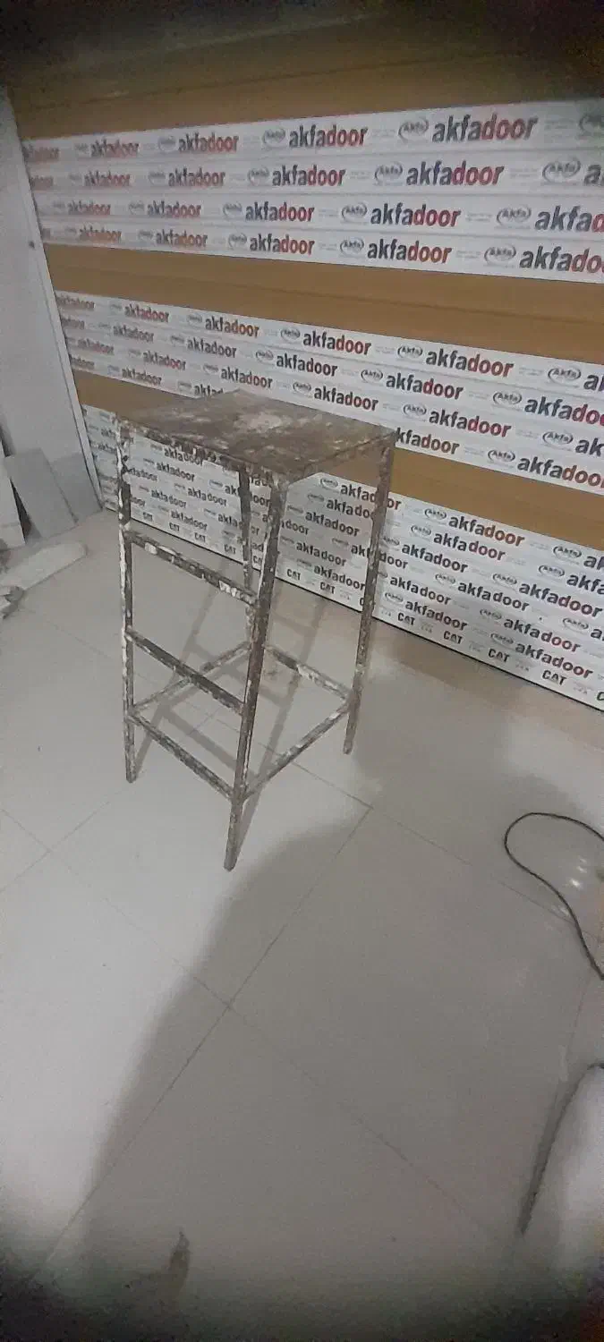 چهارپایه|صندلی و نیمکت|دوگنبدان, |دیوار