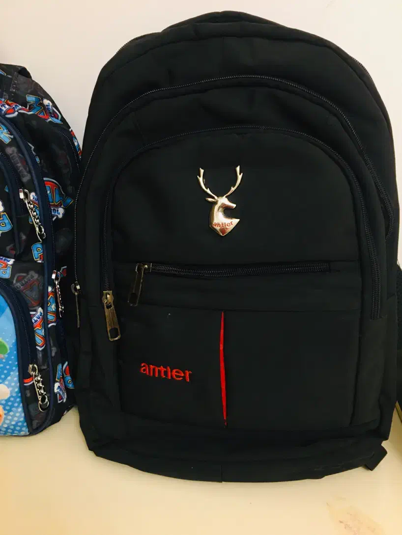 دو عدد کیف مدرسه|کیف، کفش، کمربند|گنبد کاووس, |دیوار