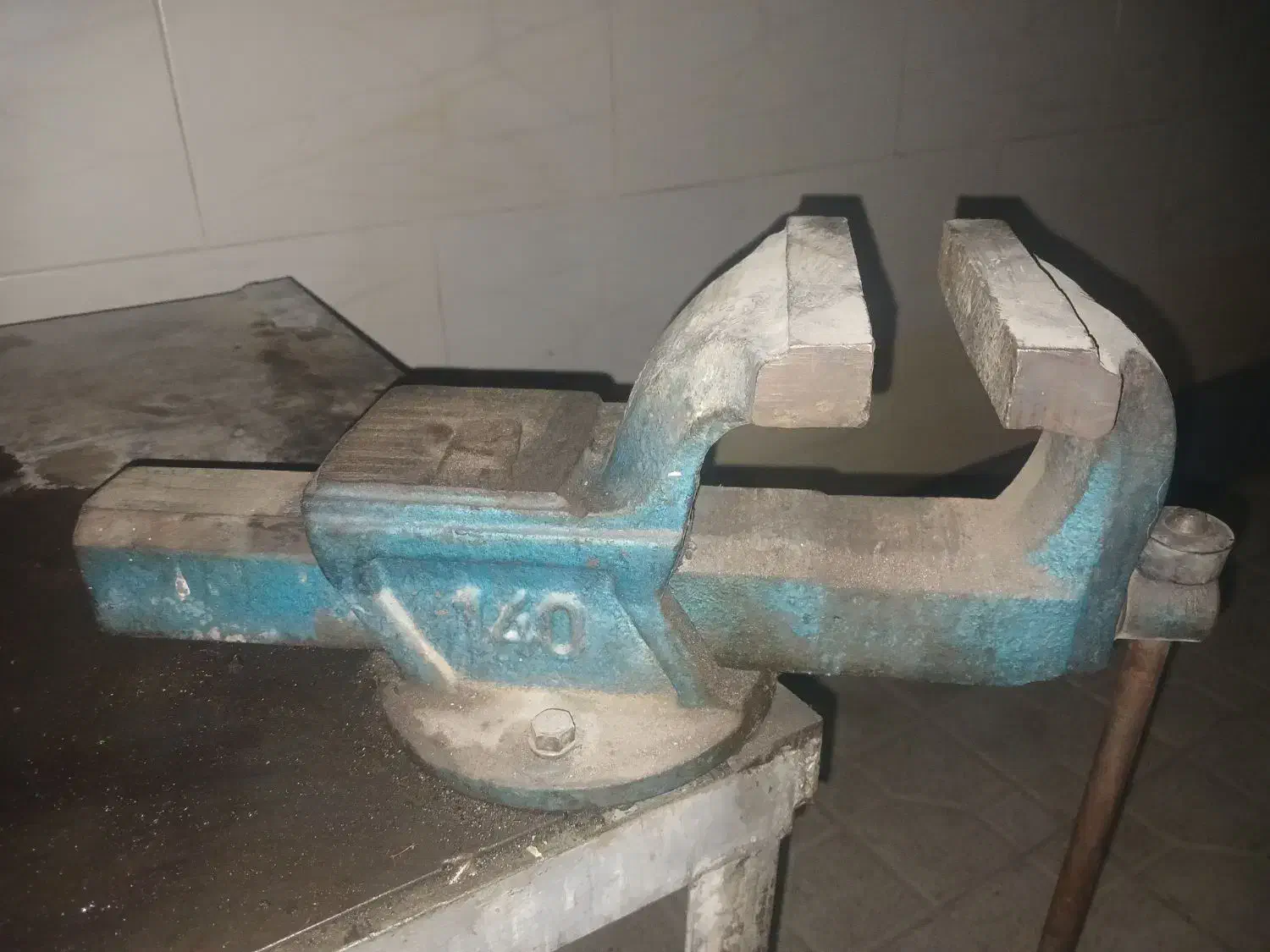 گیره ومیز چرخ دار|ابزارآلات|ابریشم, |دیوار