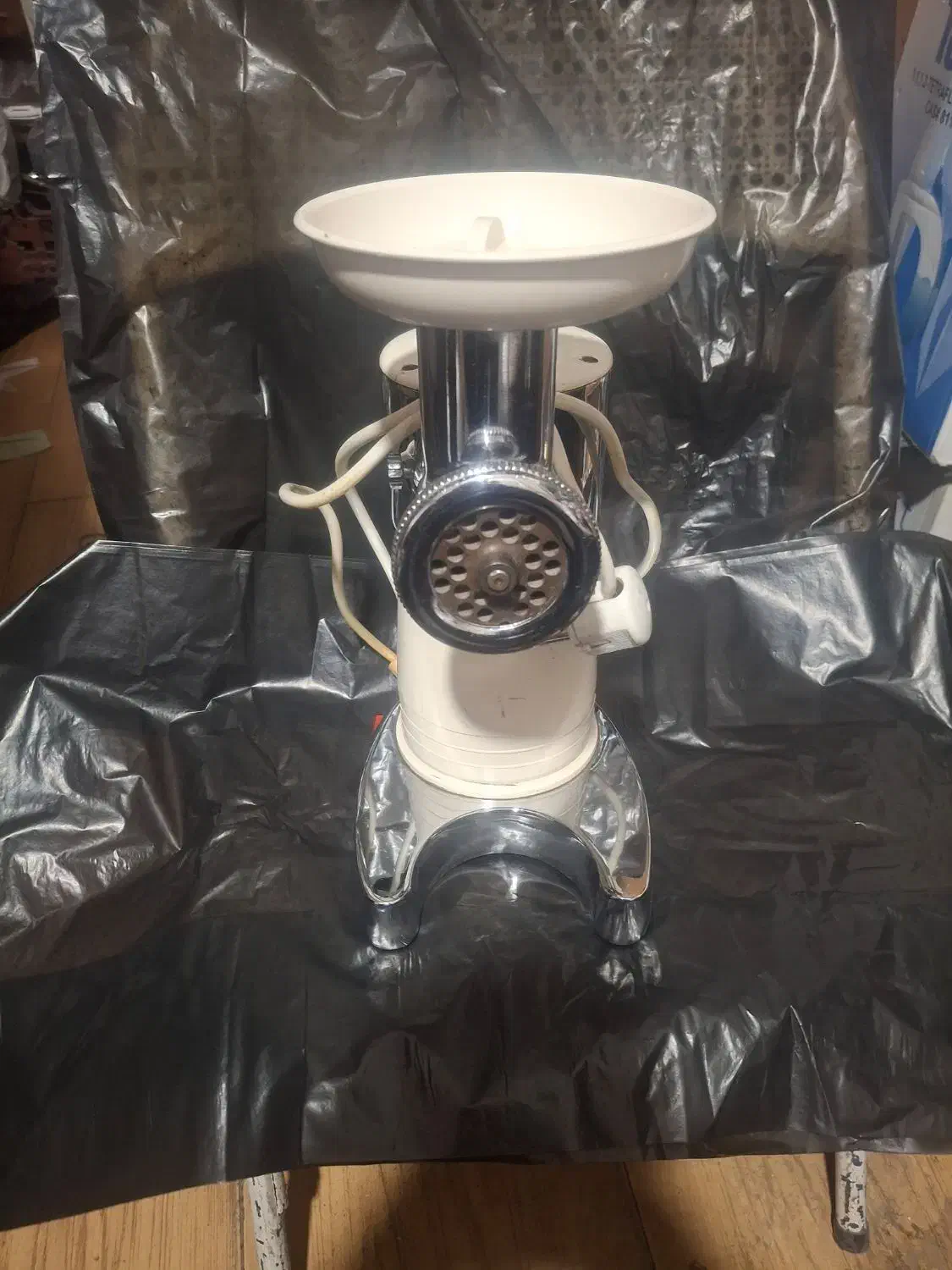 چرخ گوشت قدیمی وآنتیک|کلکسیون اشیاء عتیقه|کرمان, |دیوار