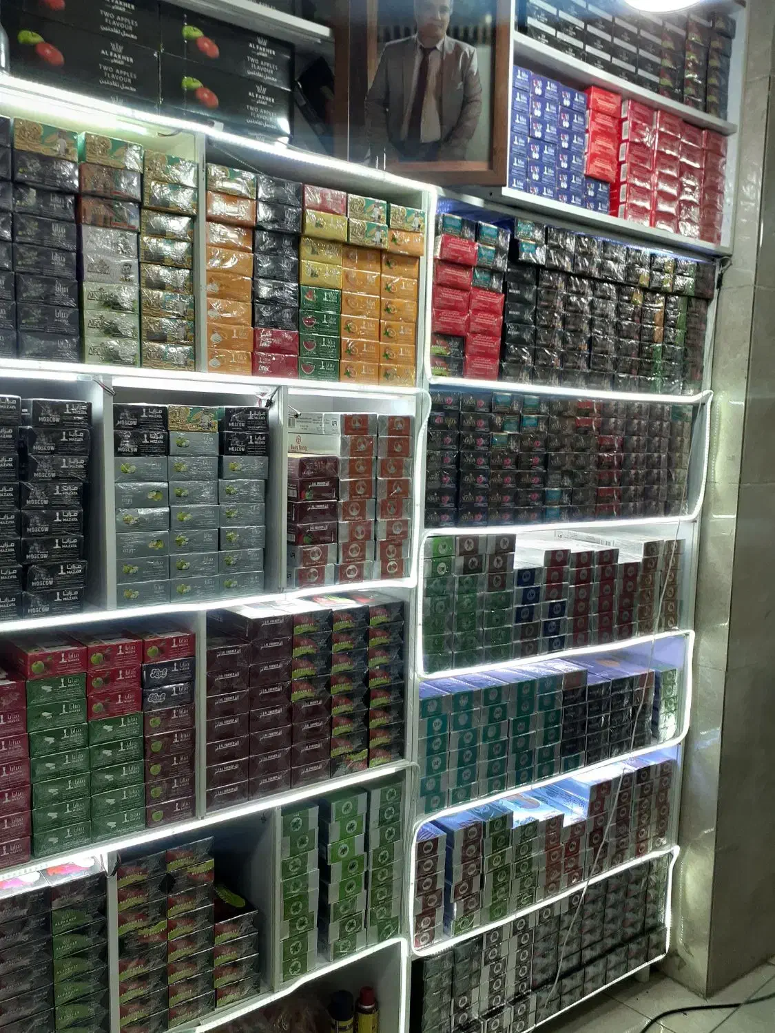 به تعدادی ویزیتور خانم جهت پخش تنباکو نیازمندیم|استخدام بازاریابی و فروش|تهران, آبشار تهران (دریاچه)|دیوار