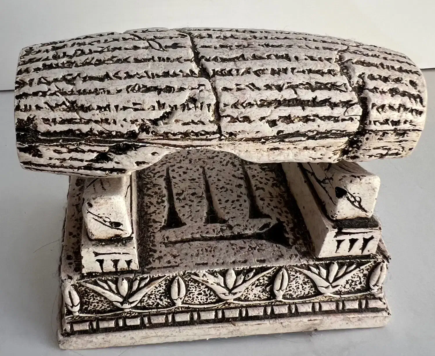 حراج مجسمه منشور کوروش|حراج|تهران, صد دستگاه|دیوار