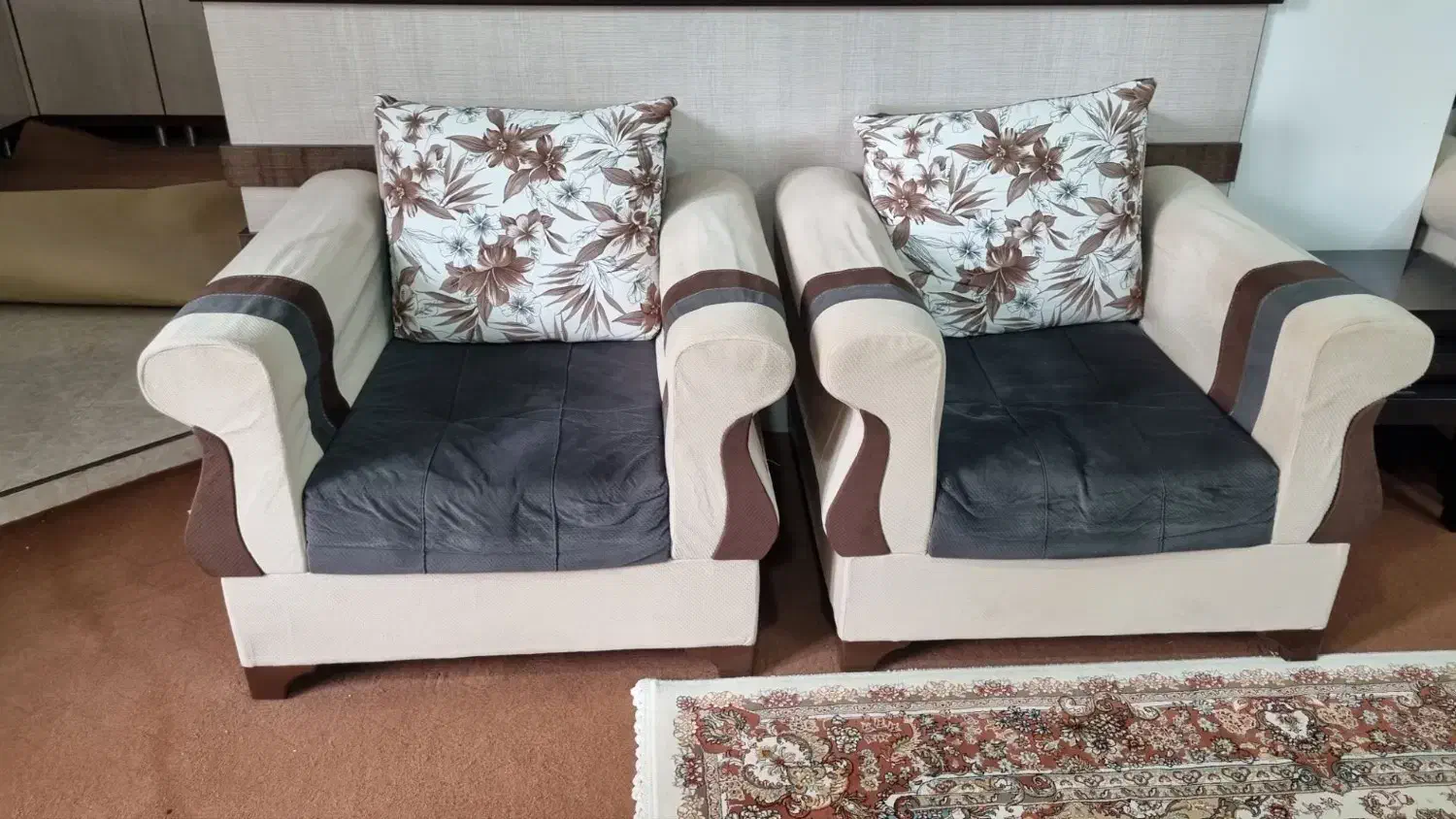 مبل راحتی کارکرده 8 نفره باقیمت مناسب|مبلمان خانگی و میز عسلی|جلفا, |دیوار