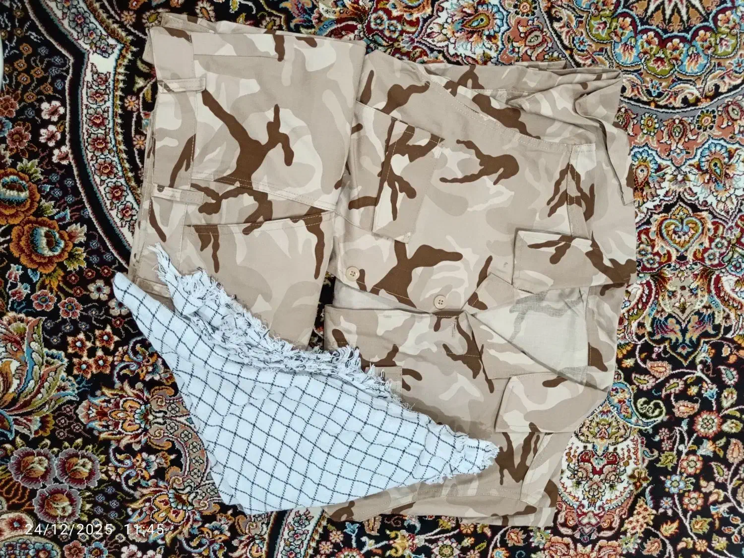 لباس سربازی|لباس|مسجد سلیمان, |دیوار