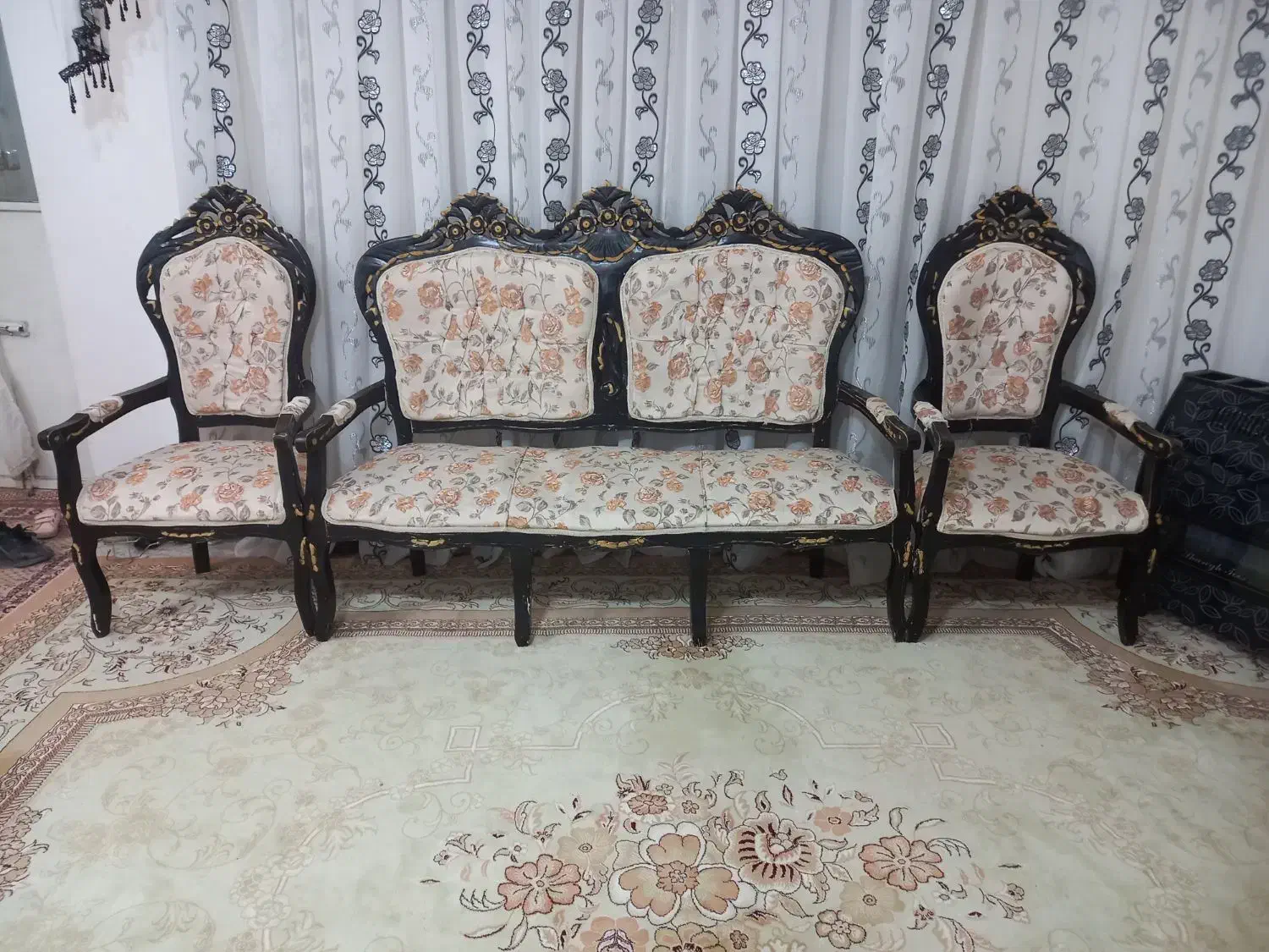 مبل سلطنتی ۹نفره|مبلمان خانگی و میز عسلی|تربت جام, شیخ احمد جامی|دیوار