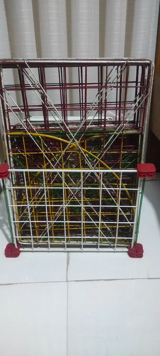 قفسه کتاب حدودا سه طبقه و حدود ده قفسه داره|کتابخانه، شلف، قفسههای دیواری|رشت, نظری|دیوار