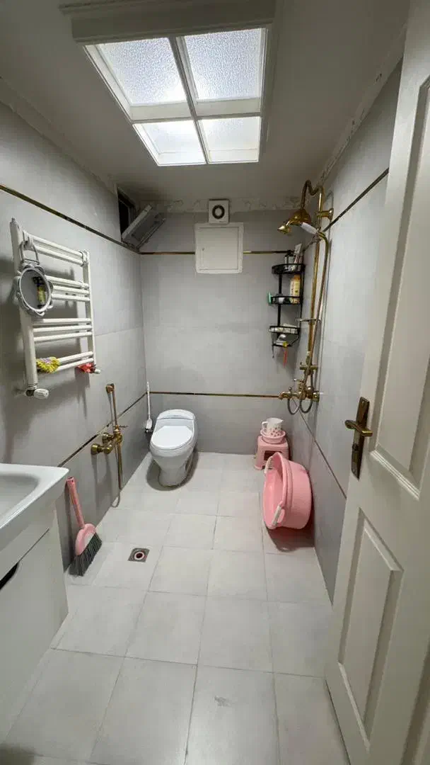 ۸۵ متر/ دوخوابه/ کوچه مشجر/لاله غربی