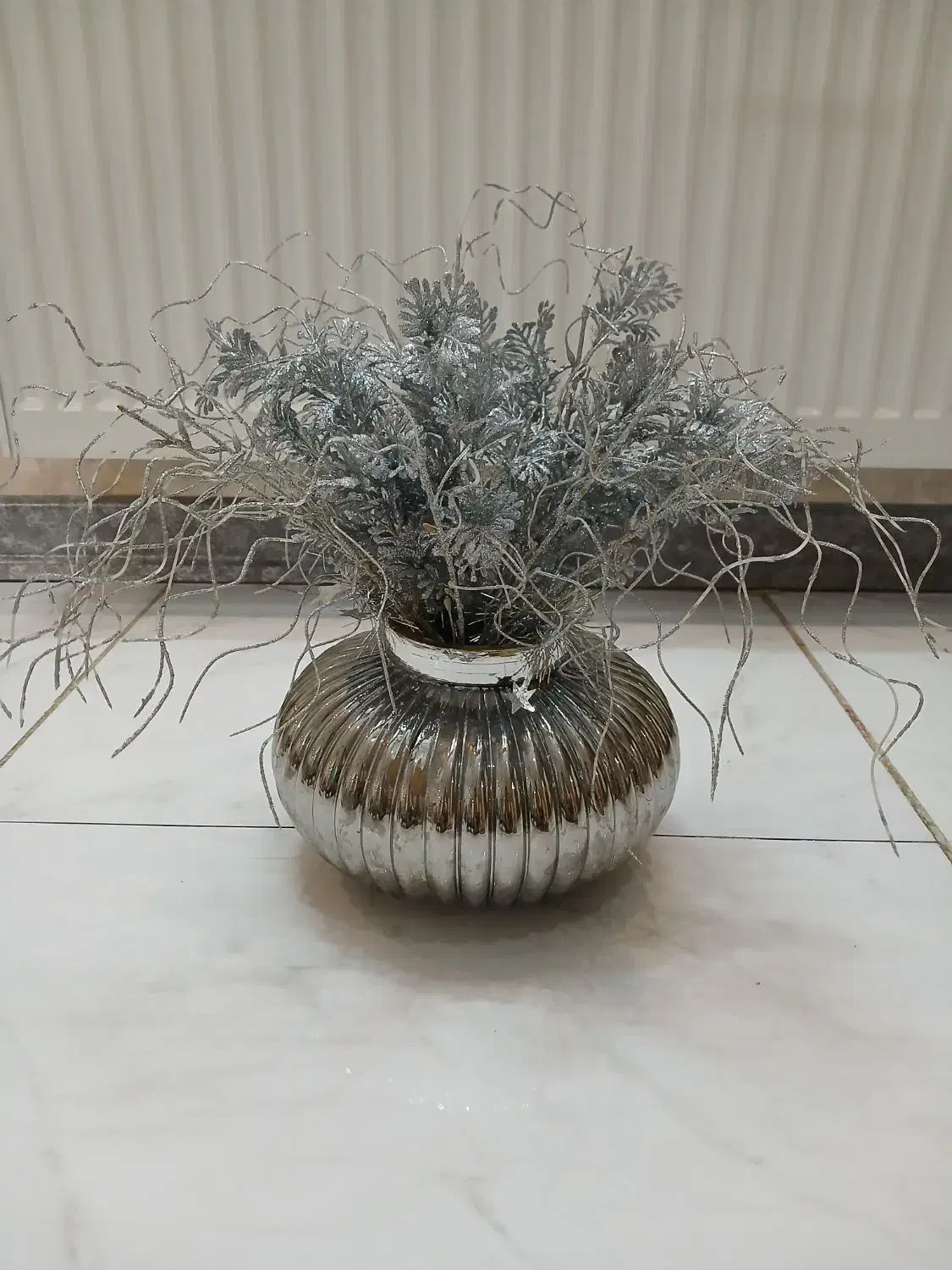 گلدان شیشه ای تزیینی کاملا سالم و نو|گل مصنوعی|شاهینشهر, گزبرخوار|دیوار