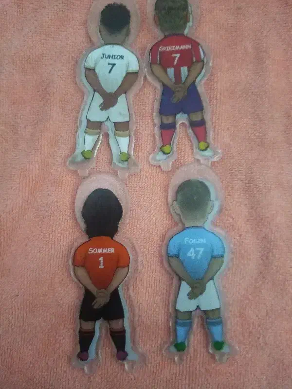 فیگور کیمدی|اسباب‌‌بازی|درمیان, |دیوار