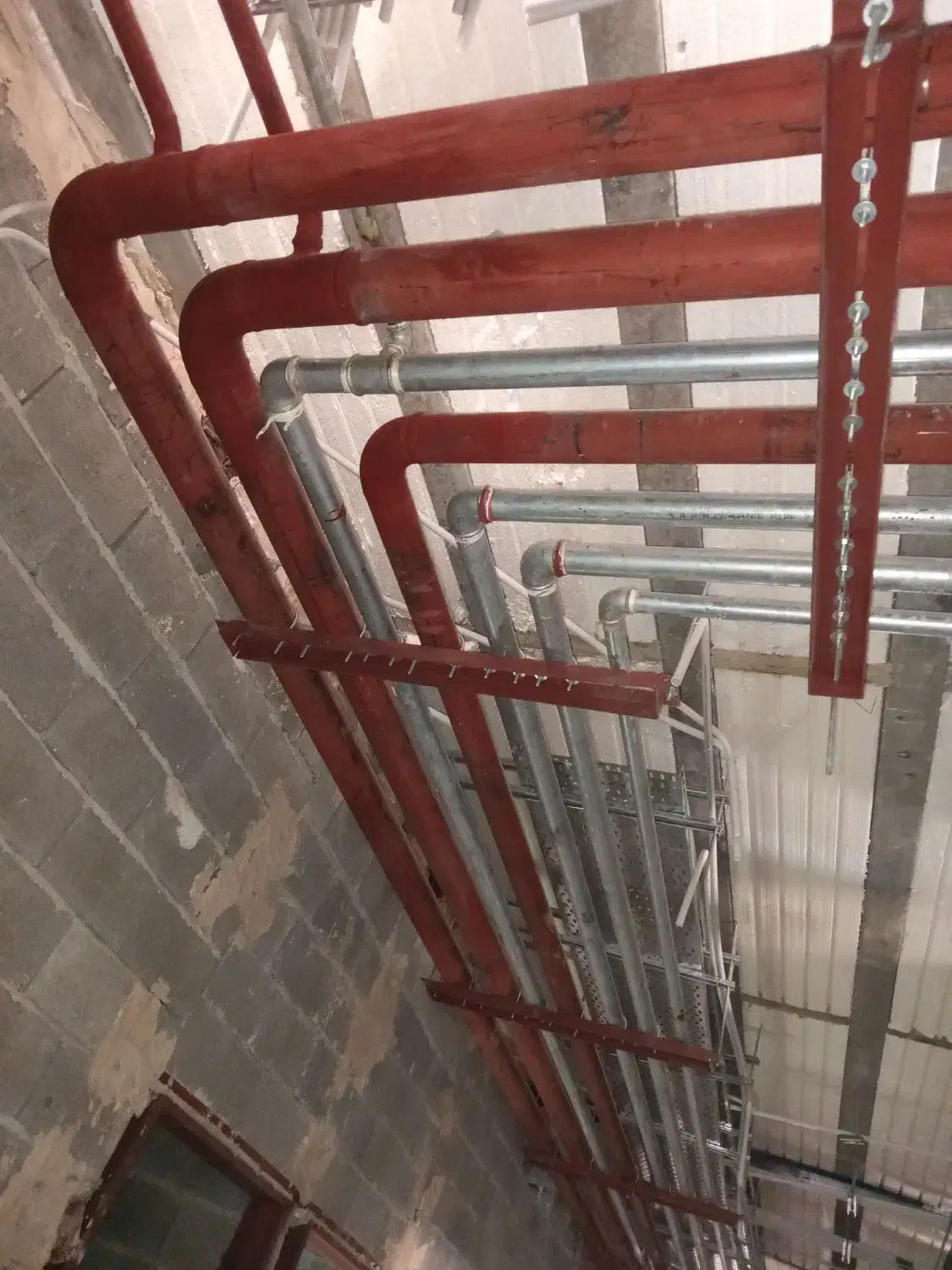 به تعدادی استادکار ماهر پوشفیت گالوانیزه و5لایه|استخدام معماری، عمران و ساختمانی|تهران, گلستان (شهرک راه آهن)|دیوار