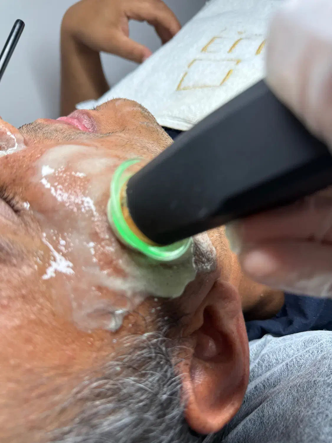 فیشال تخصصی اقایان و بانوان کلینیک پزشک(اف۵۰تخفیف)|خدمات آرایشگری و زیبایی|بیرجند, |دیوار