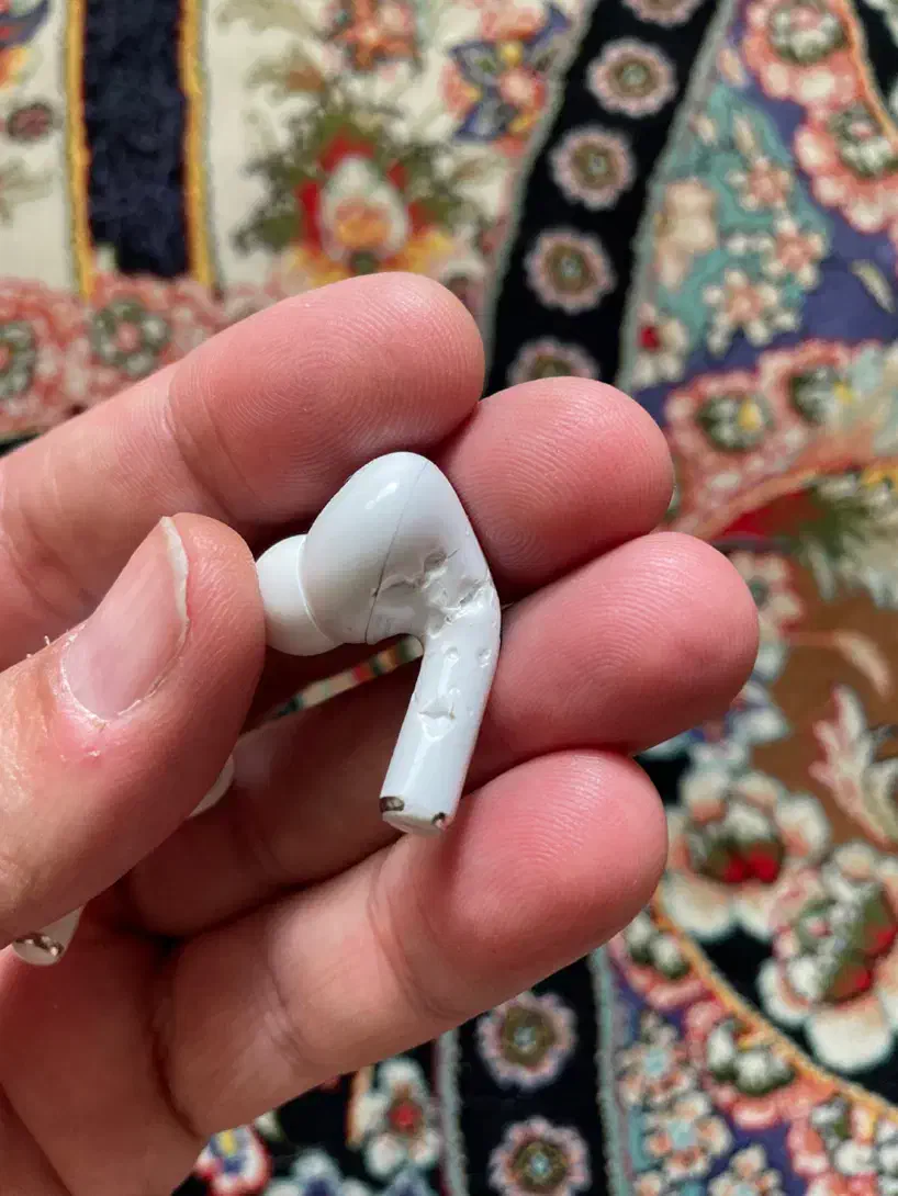 گوش راست ایرپاد پرو ۲ تایپ سی  ظاهرش ایراد داره|لوازم جانبی موبایل و تبلت|تهران, تهرانسر شمالی|دیوار